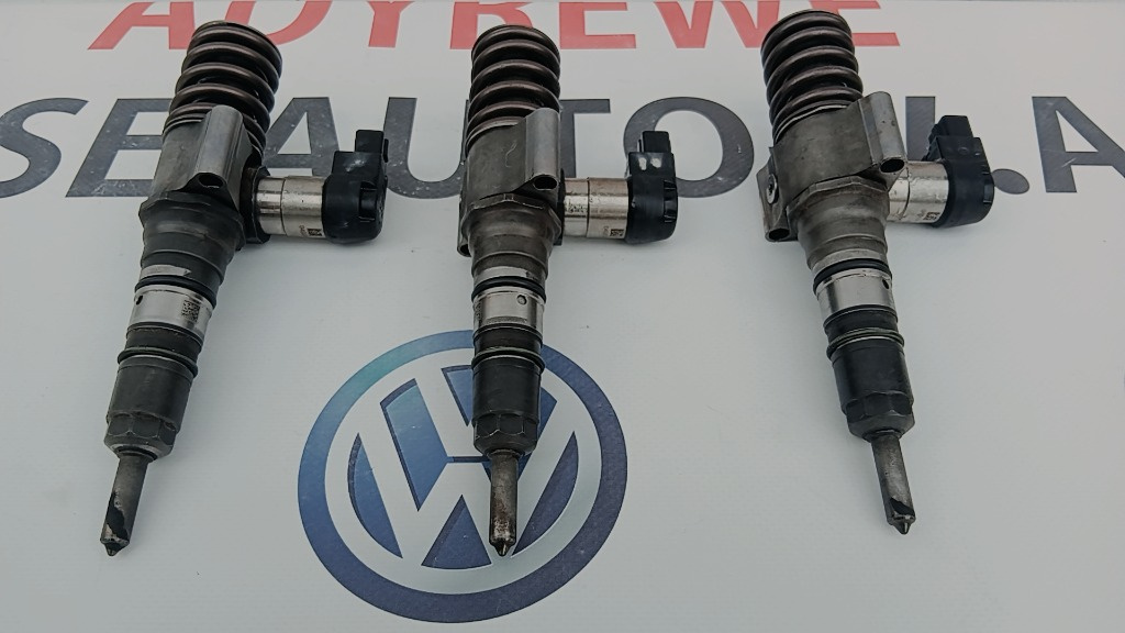 Injector injectoare passat b6 audi a4 b7 audi a3 8P golf 5 octavia 2 leon 1P 2.0 170 cp 03G130073T