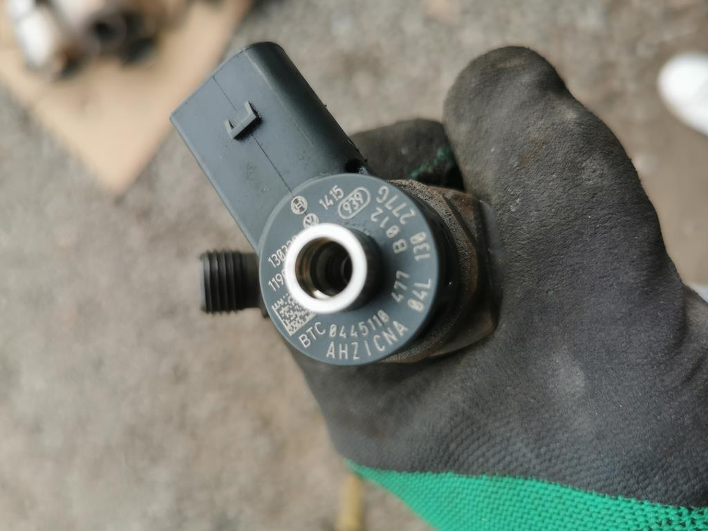 Injector injectoare skoda octavia 3 1.6 clh cod 04l130277g
