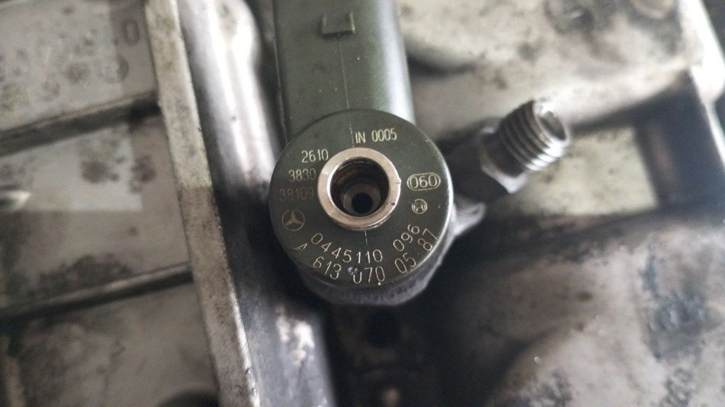 Injector MERCEDES Vito Bus (W638) 2.2 CD