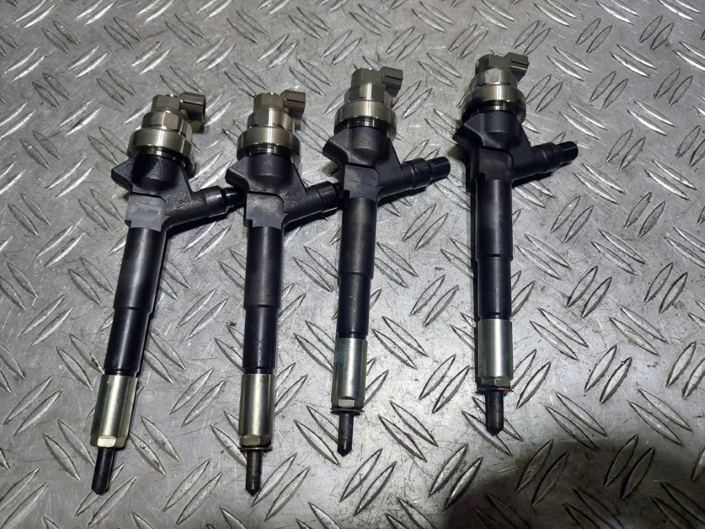 Injector Opel Astra J cod motor A17DTE cod 55567729 Denso
