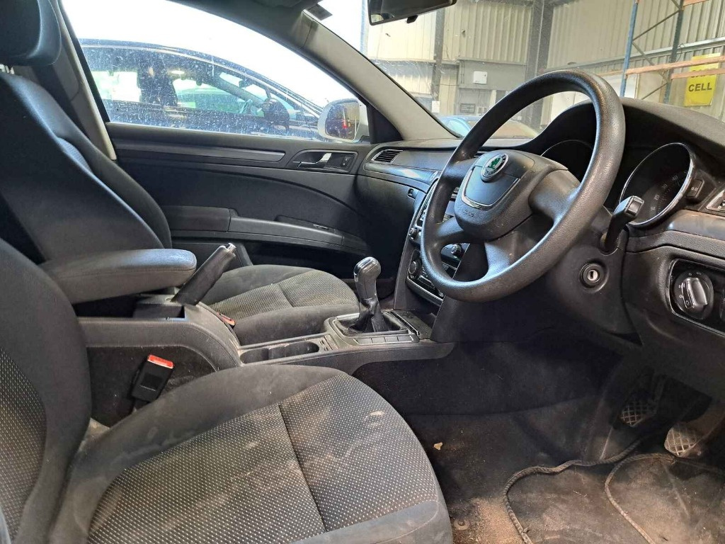 Injector Skoda Superb 2 2011 COMBI 1.4 T
