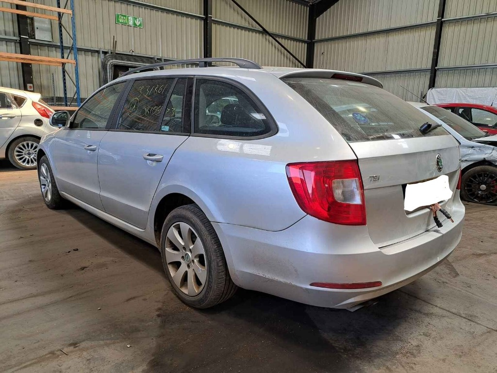 Injector Skoda Superb 2 2011 COMBI 1.4 T