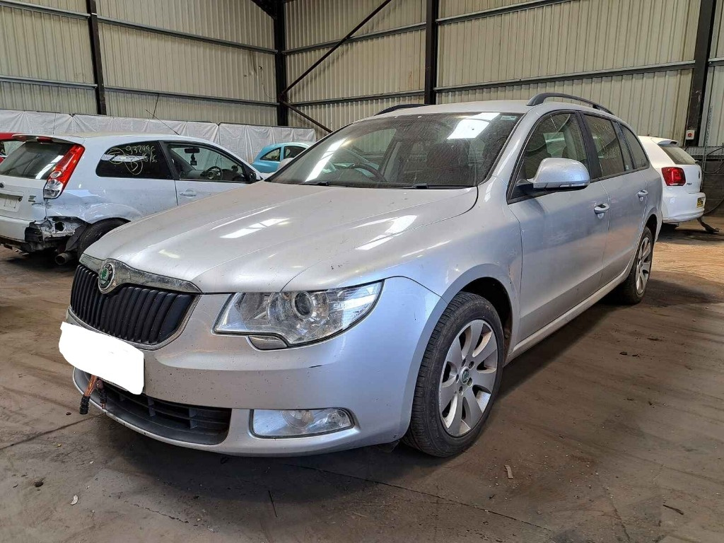 Injector Skoda Superb 2 2011 COMBI 1.4 T