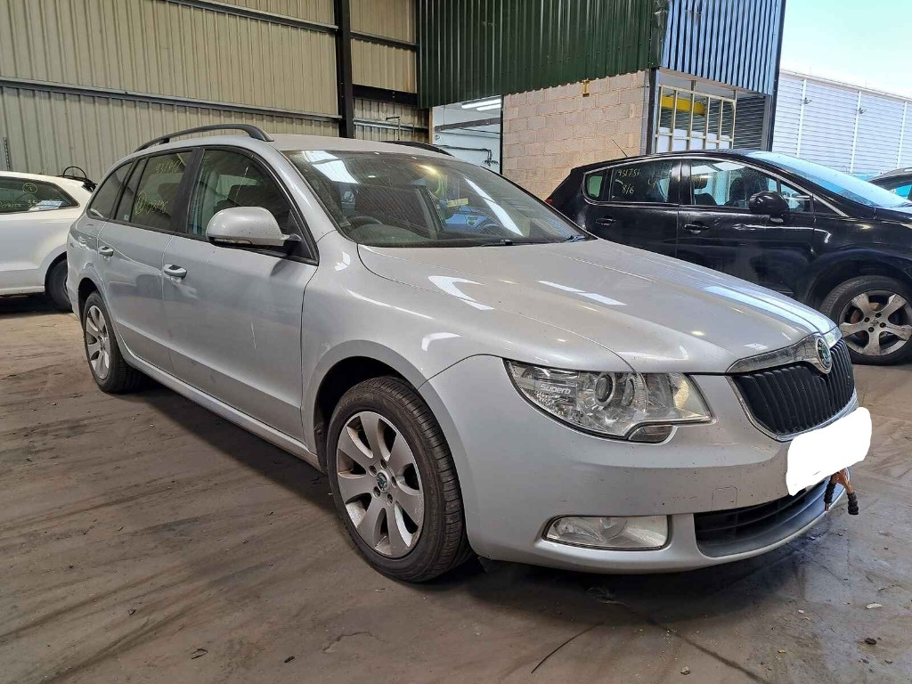 Injector Skoda Superb 2 2011 COMBI 1.4 T