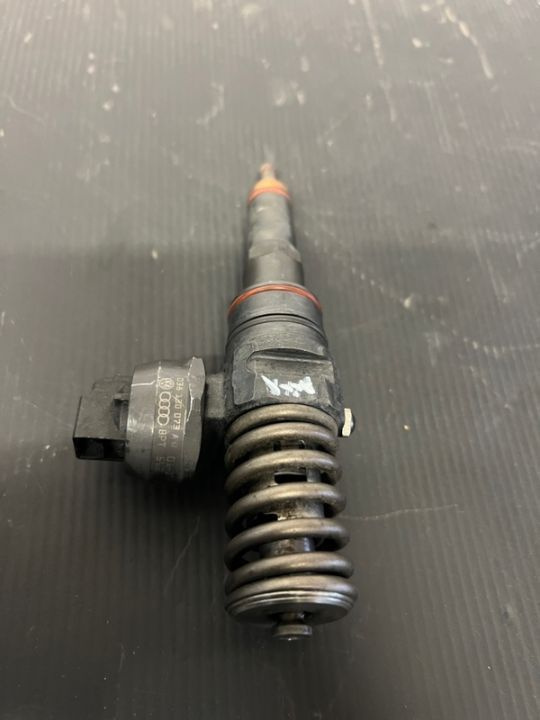 Injector Volkswagen Skoda Seat 1.9 TDI 038130073AQ