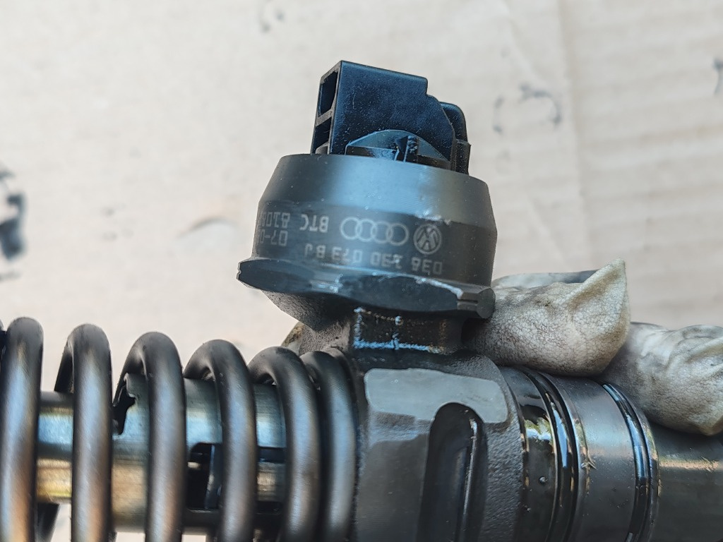 Injector VW Audi A4 B7 2.0 TDI 140 CP 03