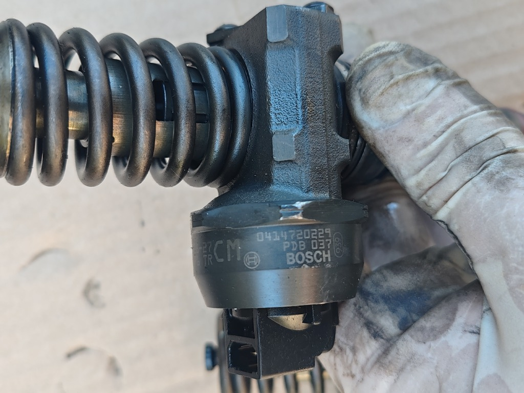Injector VW Audi A4 B7 2.0 TDI 140 CP 03