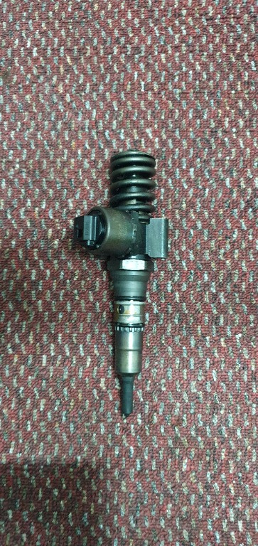 Injector VW Audi Seat Skoda 2.0 tdi BKD 03G130073G Plus sh de vanzare ...