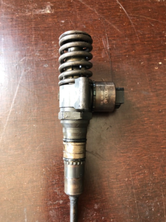 Injector Vw Audi Skoda 2.0 tdi cod motor Bkd cod injector 03G130073G