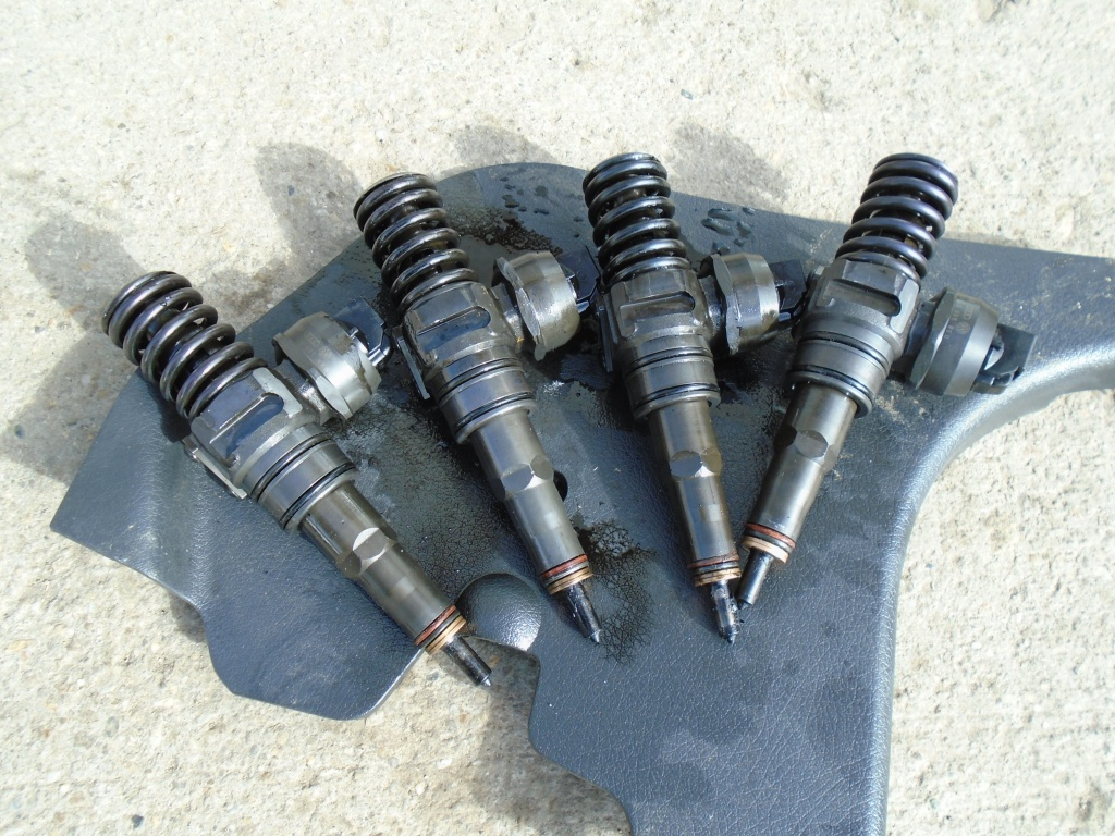 Injector VW Caddy -1.9 TDI -COD-038130073AG