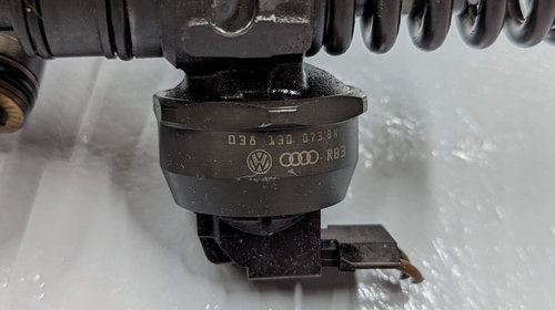 Injector VW Caddy III Break (2CH) 1.9 TDI 4motion 105 CP cod: 038130073BN