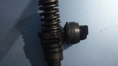 Injector vw golf 5 motor 1.9 tdi cod 038 130 