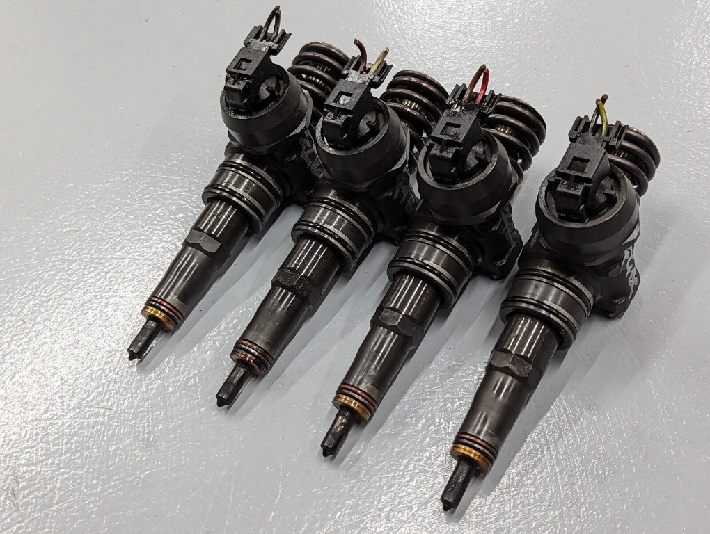 Injector VW Multivan T5 (7HF) 1.9 TDI 10
