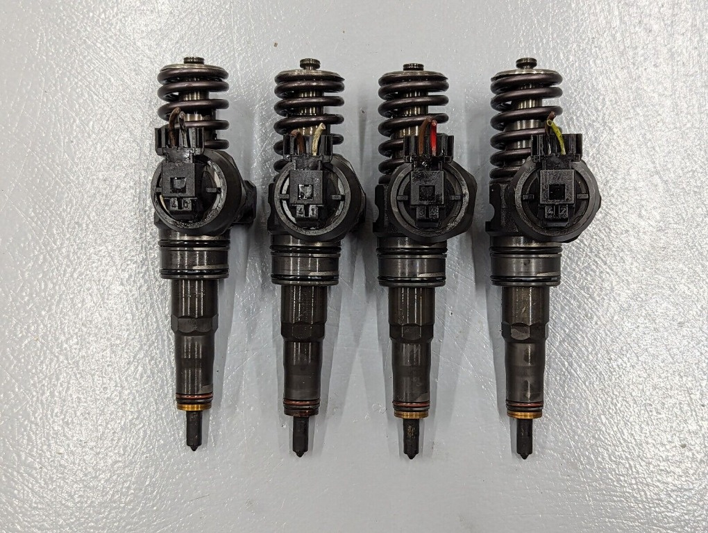 Injector VW Multivan T5 (7HM) 1.9 TDI 10