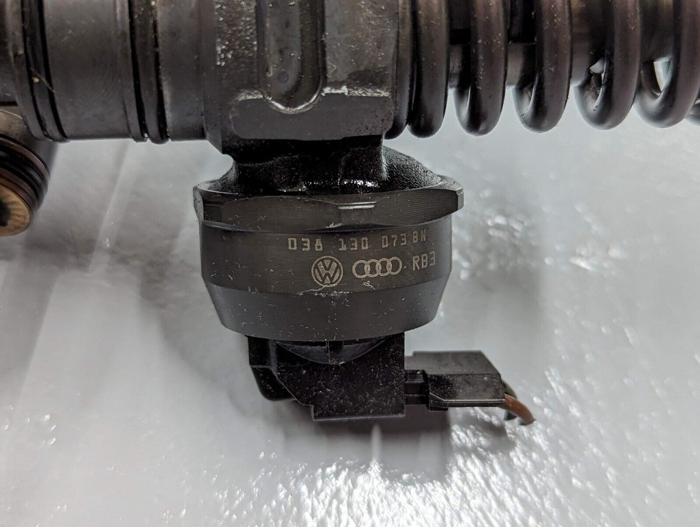 Injector VW Multivan T5 (7HM) 1.9 TDI 10