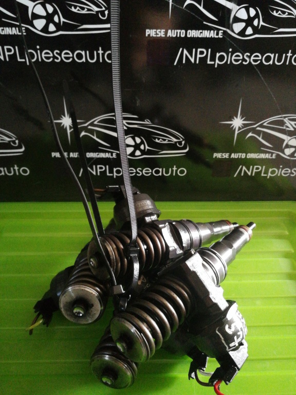 Injector vw passat 1.9 TDI model 2005-2010 cod motor BXE cod: 038130073AG