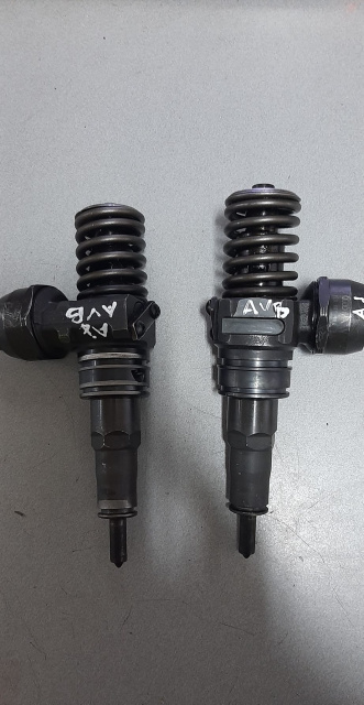 Injector VW Passat B5.5 combi, albastru , motor 1.9 tdi, tip motor AVB 038130073AJ 038130073AJ Volkswagen VW Passat B5.5 [facelift] [2000 - 2005]