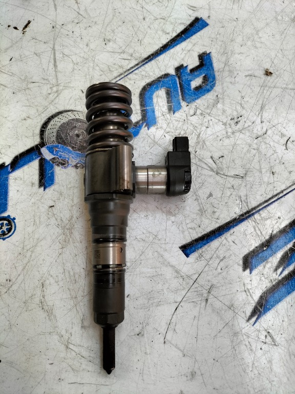 Injector VW Passat B6, 2.0 TDi, 140 CP, BKP, cod injector: 03G130073S