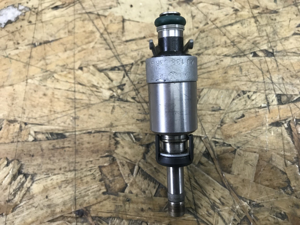 Injector VW Passat B6 2.0TSI combi 2008 