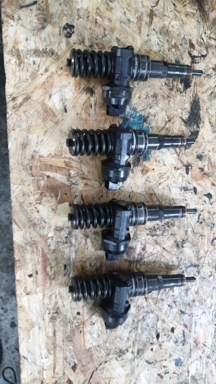 Injector Vw Passat B6 BKC 1.9 Tdi 2006 cod 036130073AG