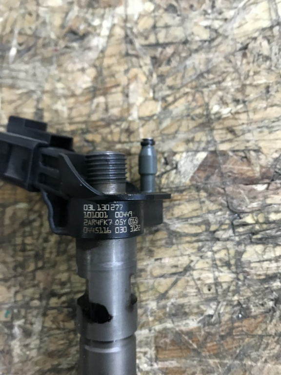 Injector VW Passat B6 R-Line 2.0 TDI CBB