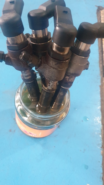 Injector Vw Passat B7 cod 03L130277B -1.