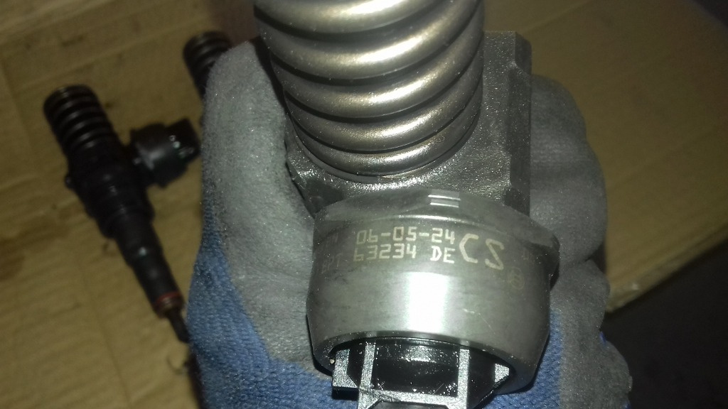 Injector VW T5, 2009, 1.9 TDI, Cod motor