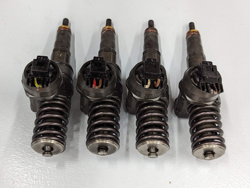 Injector VW Transporter T5 Bus (7EB) 1.9