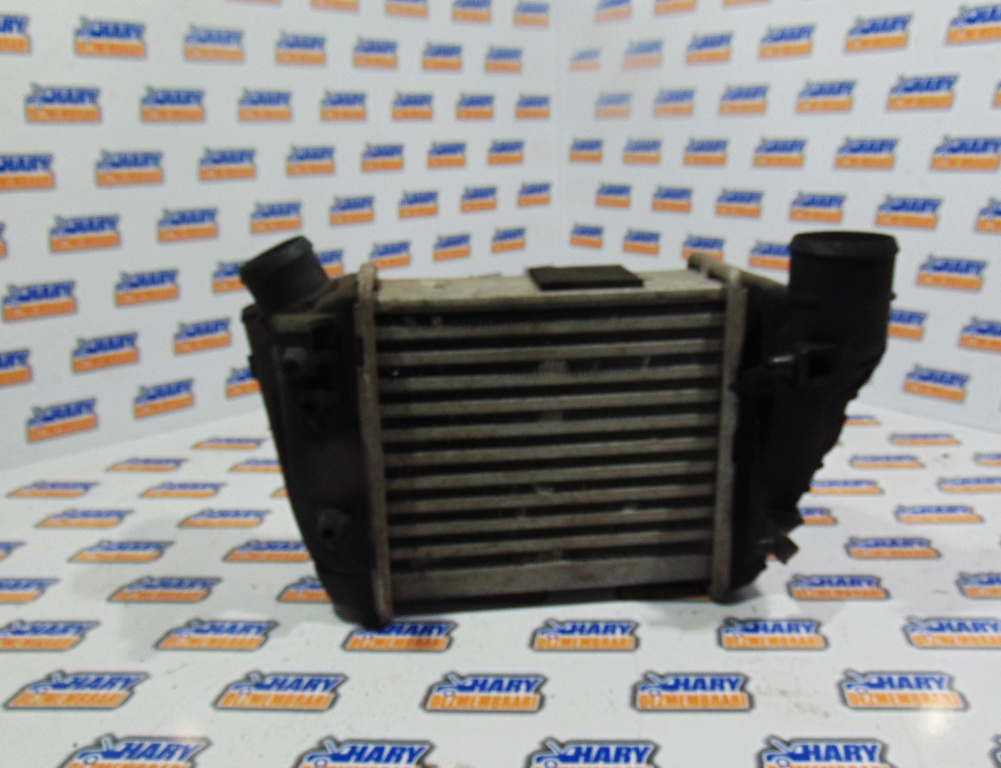 Intercooler avand codul original -8E0145
