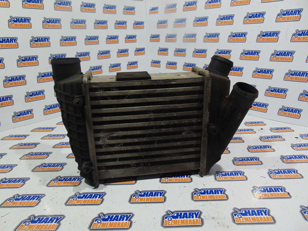 Intercooler avand codul original -8E0145