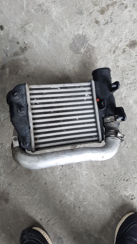 Intercooler dreapta Audi A6 Cod OEM : 4F