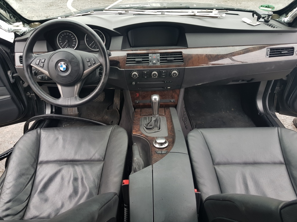 Е60 3.0 бензин. BMW e60 525 салон. BMW e60 салон individual. БМВ е39 салон. БМВ е60 Рестайлинг.