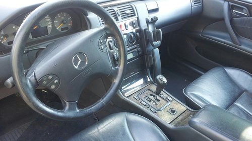 Interior piele impecabil pentru E class break