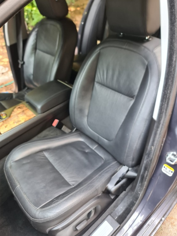 Interior Piele, incalzit, reglaj electric Jaguar XF 2010 - imagine 1