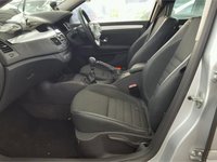 Interior Renault Laguna 2.0 Diesel 2008 Cod motor: M9R (742)