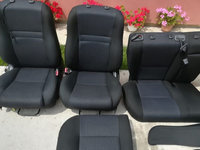 Interior stare buna si curat de material Toyota Avensis T25 2008