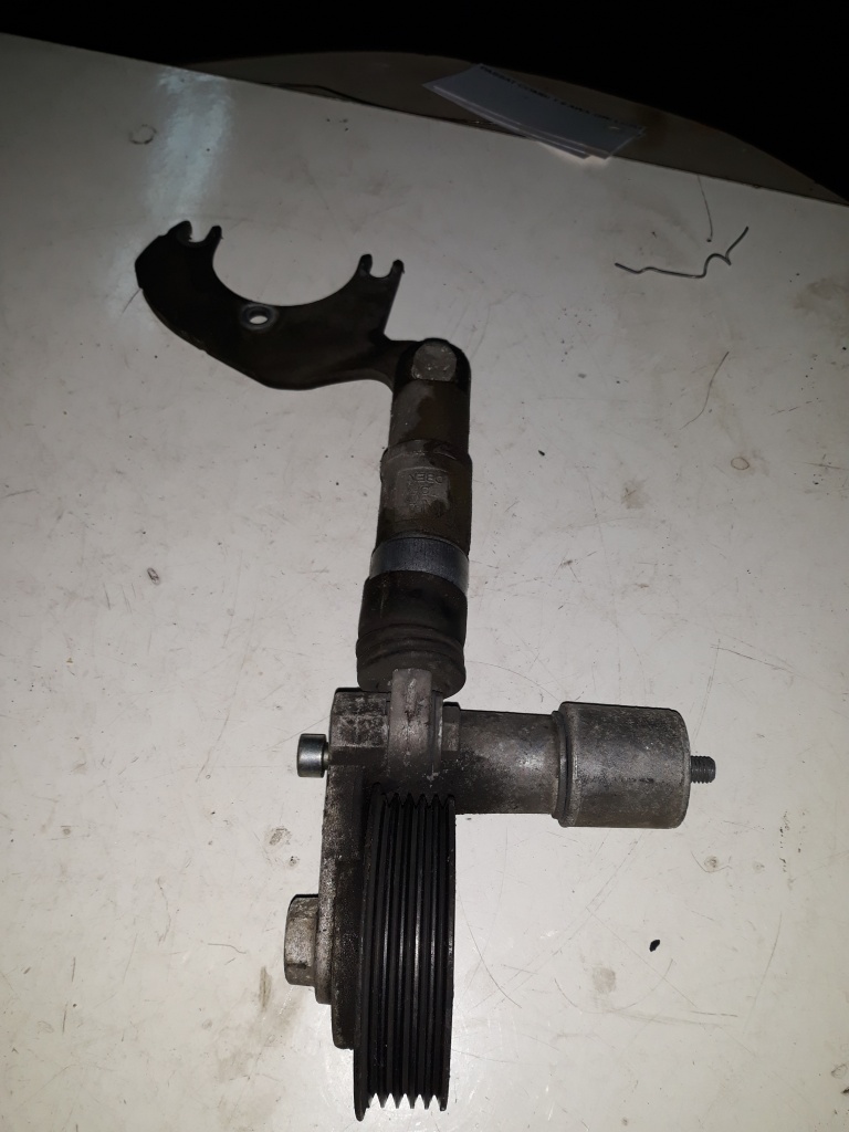 INTINZATOR CUREA ACCESORII VW Passat B5.