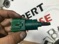 Intrerupator/ senzor pedala de frana Peugeot 208 308 cod : 9804869480