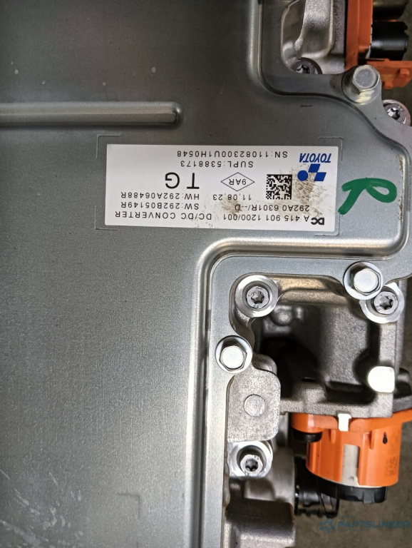 Invertor/transformator de tensiune DACIA