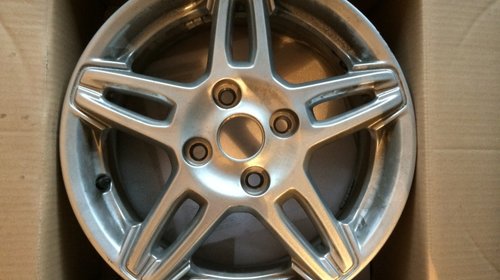 Janta aliaj originala Ford fiesta 6 pe 15". 4