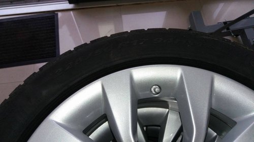 Jante 17 cu anvelope iarna run flat noi Bmw X1 E84