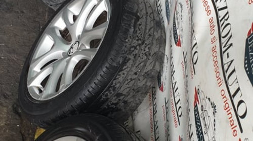 Jante aliaj originale cu anvelope vara (235/45/R17) 8Jx17H2 ET41 VW Golf 6 Plus cod : 1K8601025B