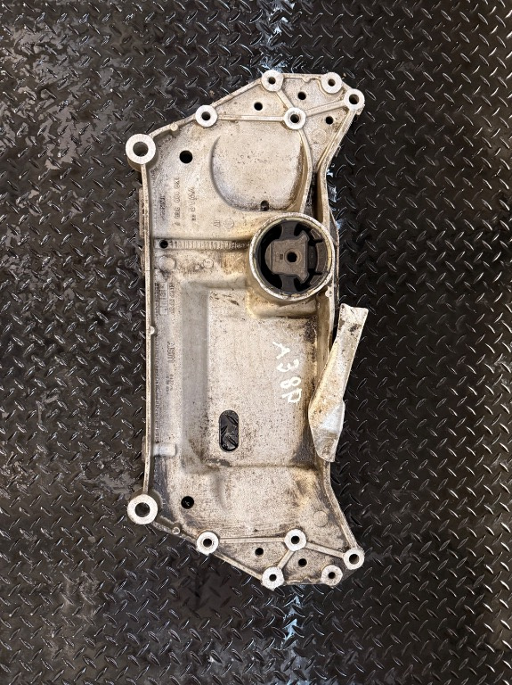 Jug motor cadru motor Audi A3 8P - imagine 1