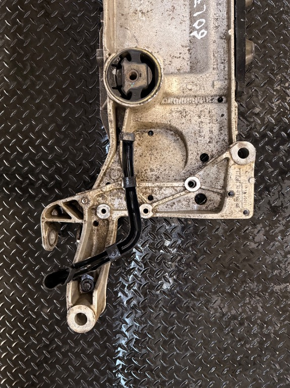 Jug motor cadru motor Volkswagen Golf 5 - imagine 2