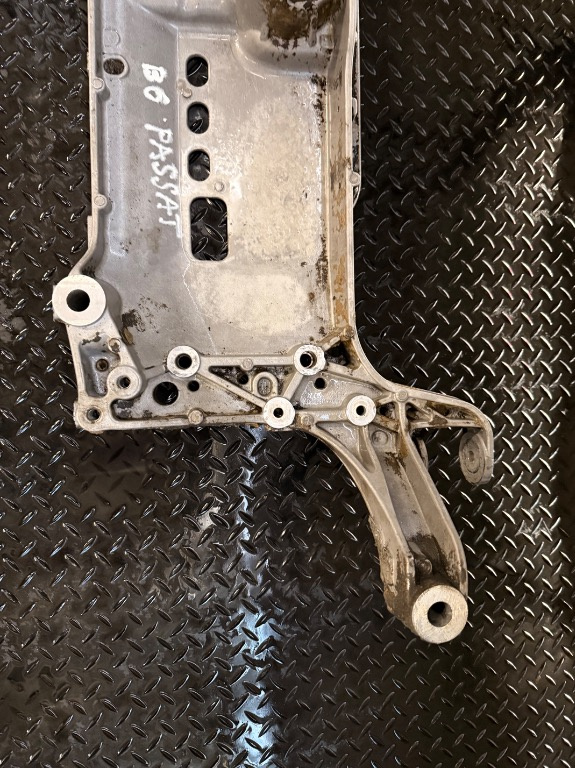 Jug motor cadru motor Volkswagen Passat B6 - imagine 3