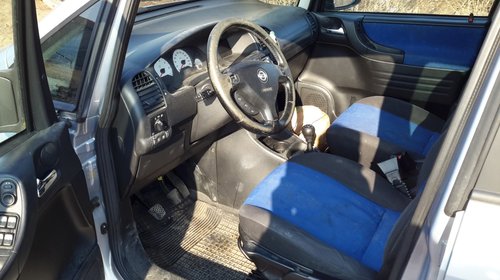 Kit ambreiaj Opel Zafira 2002 hatchback 2.2