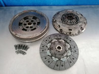 Kit ambreiaj VW Passat B6 2.0 TDI Cod disc 324035510 Cod volanta 415043110 LUK