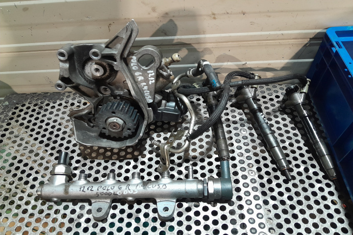 Kit injectie (pompa, rampa, injectoare) 04B130093 / 04B130755F Volkswagen VW Polo 5 6R [2009 - 2015] Hatchback 5-usi 1.4 DSG (85 hp)