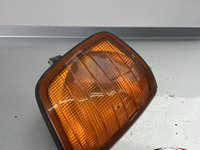 Lampa semnalizare fata dreapta A1305233929 A 1 305 233 929 Mercedes-Benz E-Class W124 [1984 - 1989] Sedan 4-usi