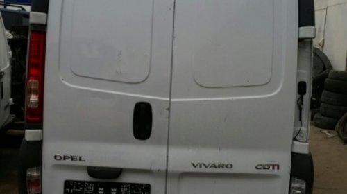 Lampa stanga opel vivaro 2009